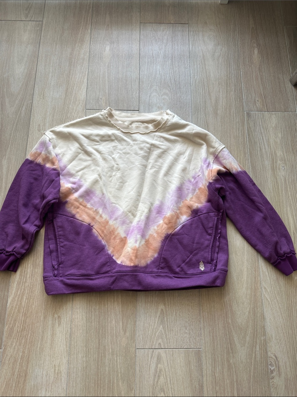 Tie-Dye V-Neck Pullover Sweater in Purple and Cream